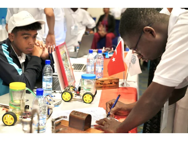 Gabon’da düzenlenen 4. Bilim Fuarı, 17 ülkenin katılımıyla gerçekleştirildi